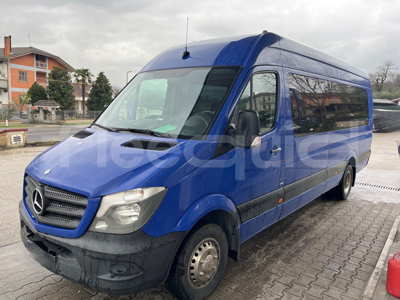 Mercedes-Benz Sprinter - Helyközi busz: 4 kép. Mercedes-Benz Sprinter - Helyközi busz: 4 kép.
