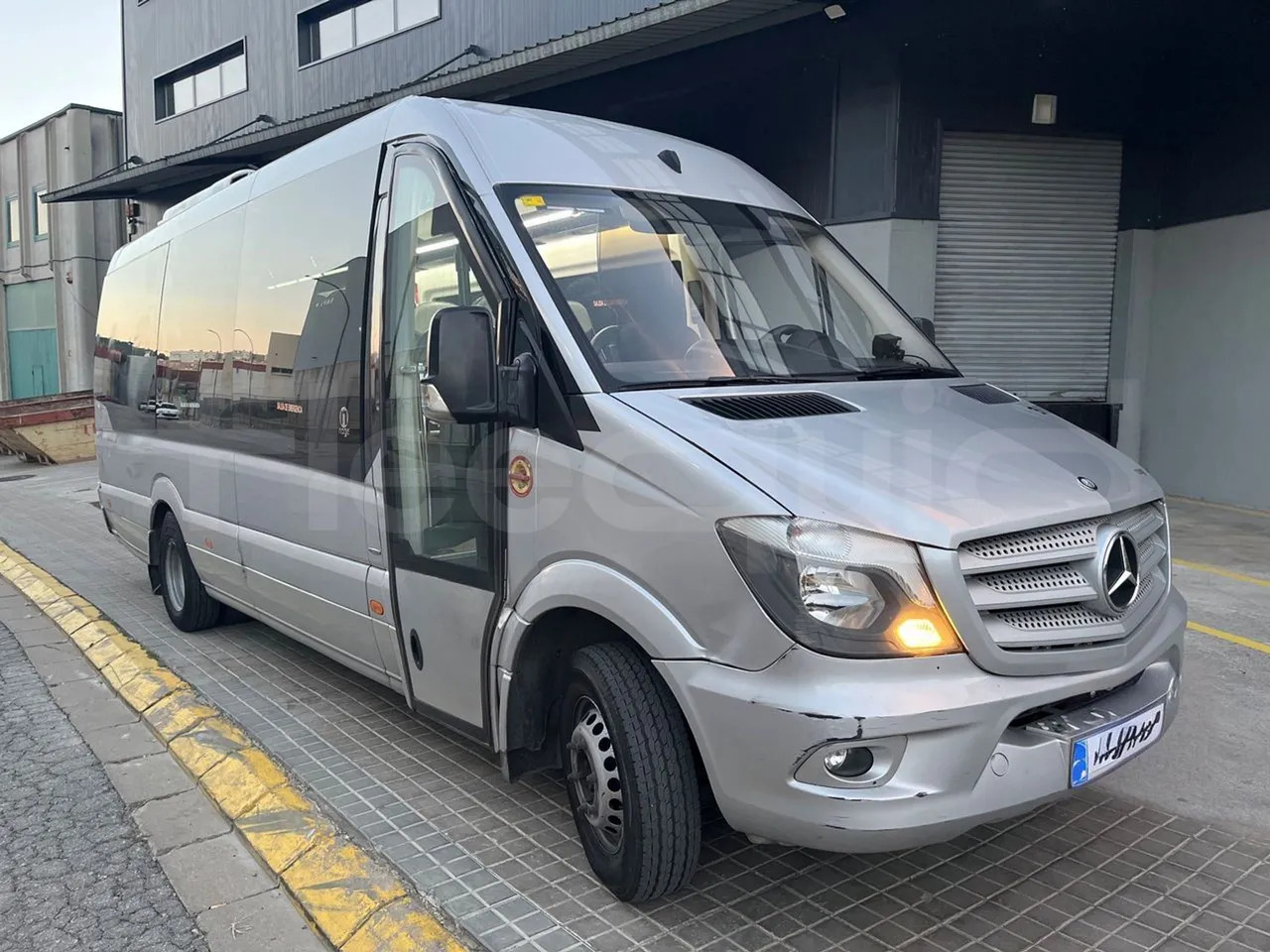 Mercedes-Benz Sprinter - Távolsági busz: 1 kép. Mercedes-Benz Sprinter - Távolsági busz: 1 kép.