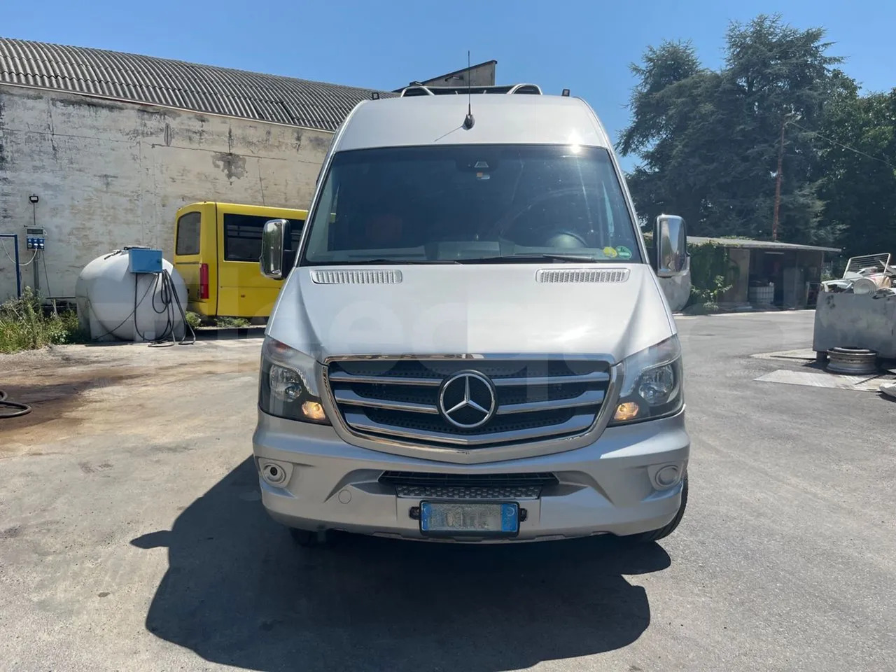 Mercedes-Benz Sprinter - Minibusz, Kisbusz: 2 kép. Mercedes-Benz Sprinter - Minibusz, Kisbusz: 2 kép.