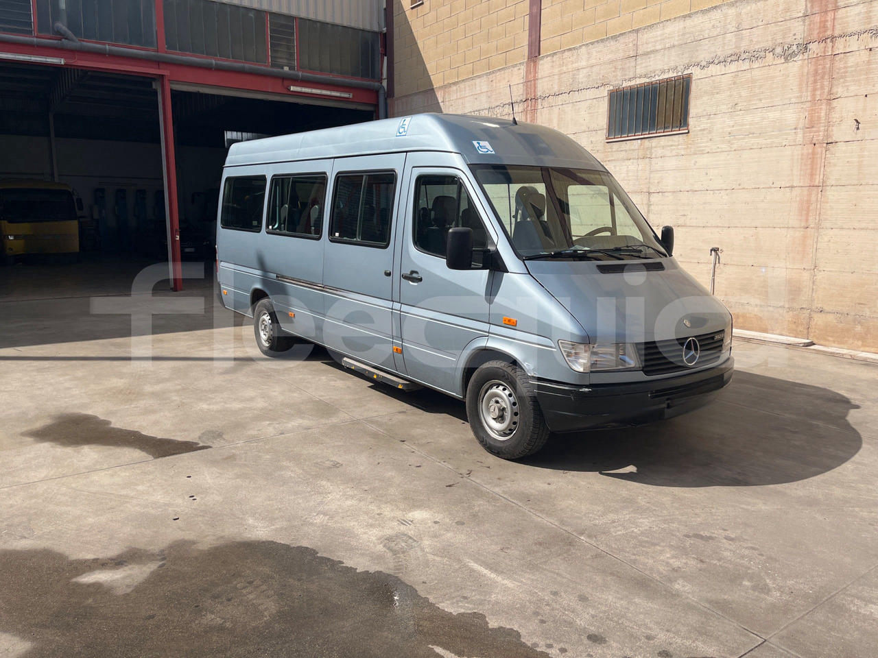 Mercedes-Benz Sprinter - Minibusz, Kisbusz: 1 kép. Mercedes-Benz Sprinter - Minibusz, Kisbusz: 1 kép.