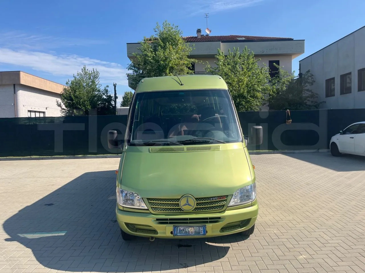 Mercedes-Benz Sprinter - Minibusz, Kisbusz: 2 kép. Mercedes-Benz Sprinter - Minibusz, Kisbusz: 2 kép.
