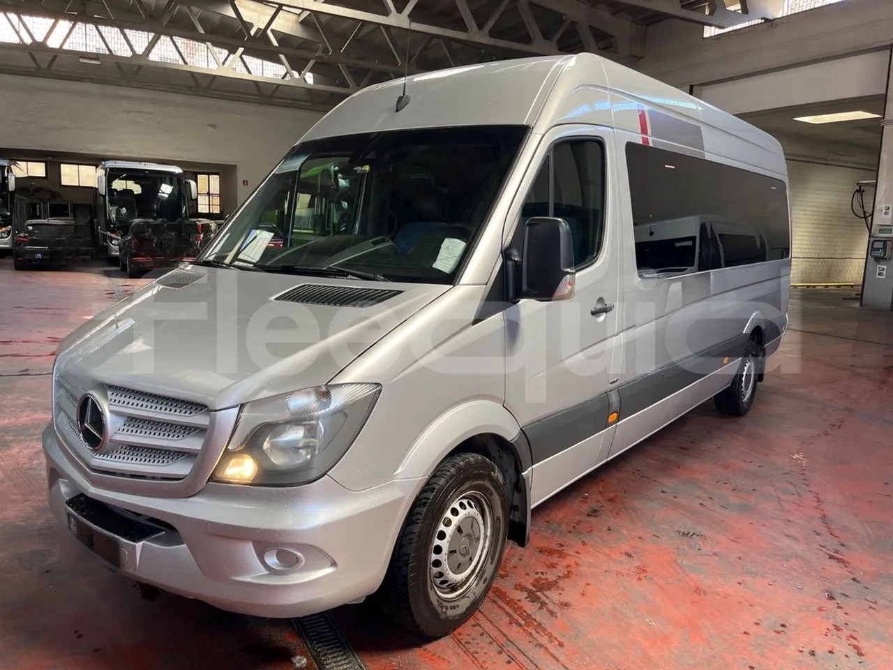 Mercedes-Benz Sprinter - Minibusz, Kisbusz: 4 kép. Mercedes-Benz Sprinter - Minibusz, Kisbusz: 4 kép.