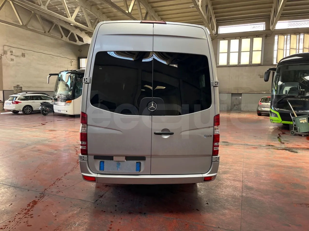 Mercedes-Benz Sprinter - Minibusz, Kisbusz: 5 kép. Mercedes-Benz Sprinter - Minibusz, Kisbusz: 5 kép.