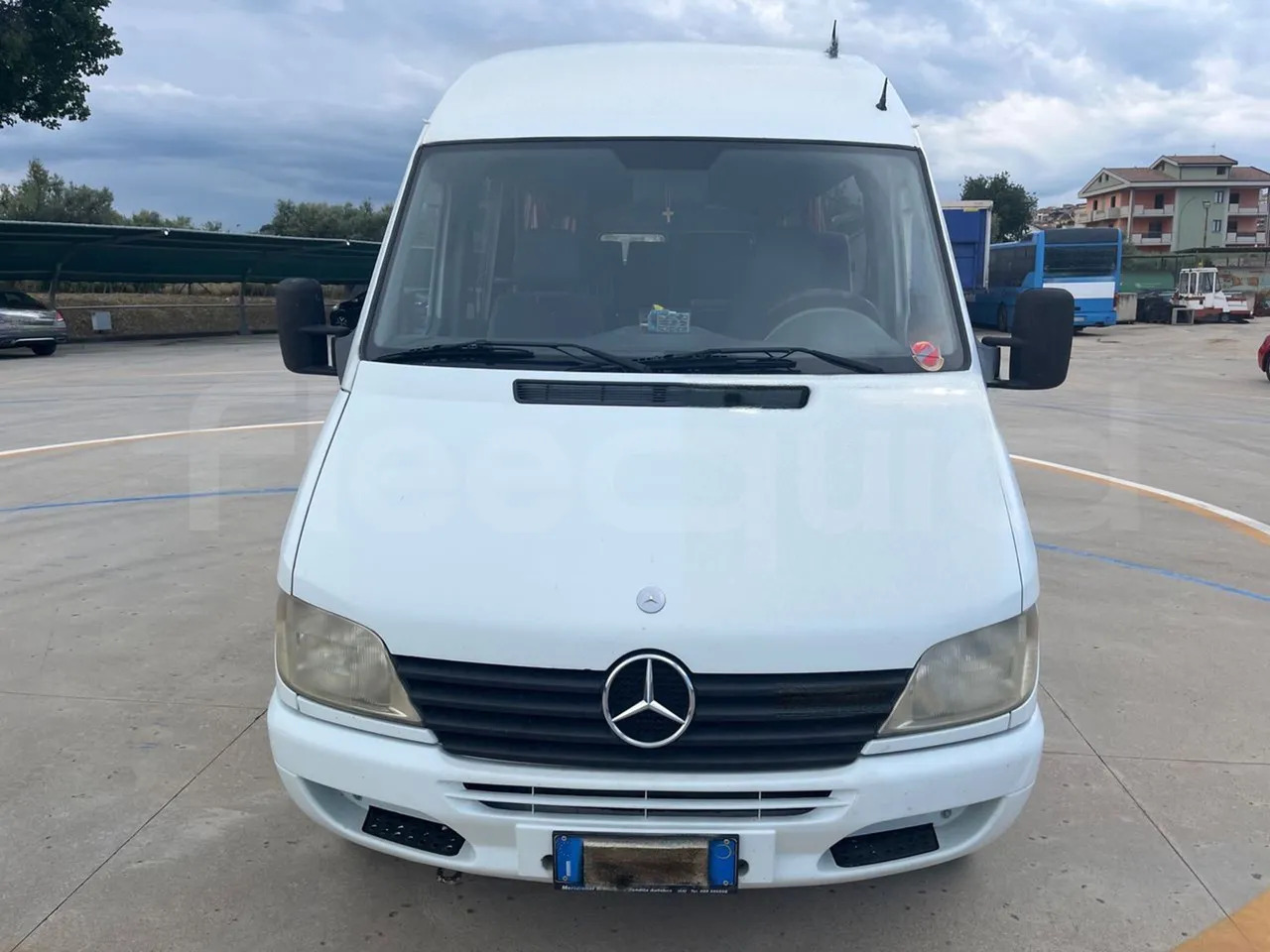 Mercedes-Benz Sprinter - Minibusz, Kisbusz: 2 kép. Mercedes-Benz Sprinter - Minibusz, Kisbusz: 2 kép.