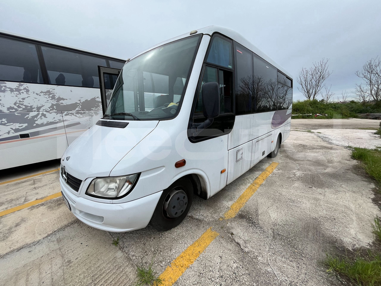 Mercedes-Benz Sprinter - Minibusz, Kisbusz: 3 kép. Mercedes-Benz Sprinter - Minibusz, Kisbusz: 3 kép.