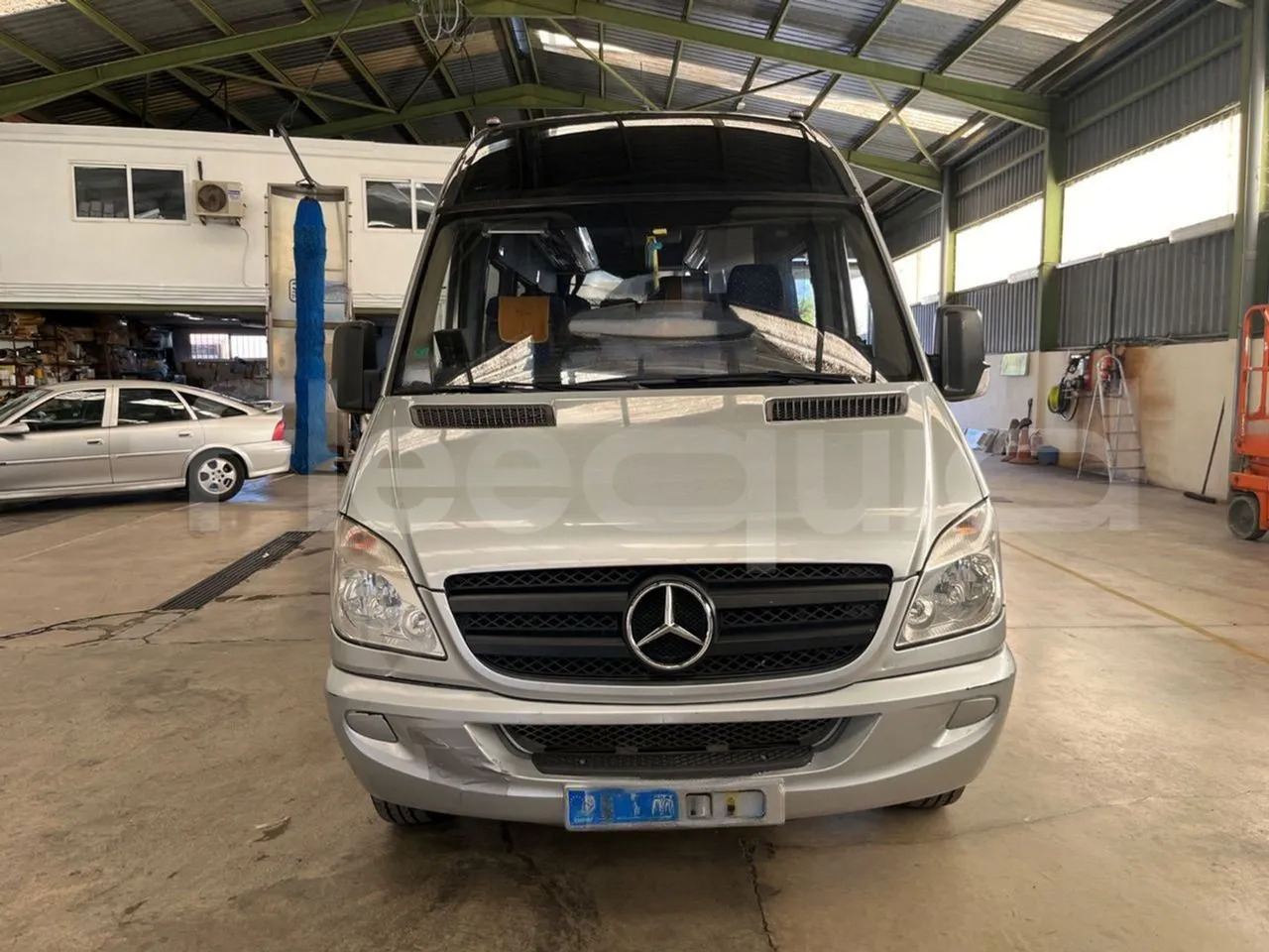 Mercedes-Benz Sprinter - Minibusz, Kisbusz: 2 kép. Mercedes-Benz Sprinter - Minibusz, Kisbusz: 2 kép.