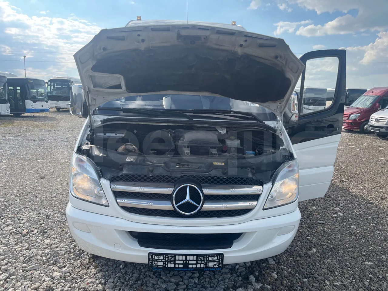 Minibusz, Kisbusz Mercedes-Benz Sprinter: 19 kép.