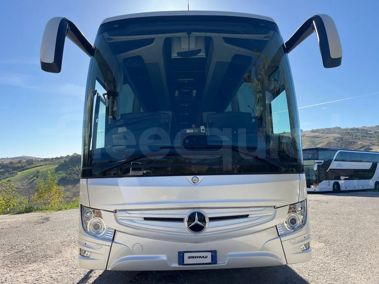 Mercedes-Benz Tourismo - Távolsági busz: 2 kép. Mercedes-Benz Tourismo - Távolsági busz: 2 kép.