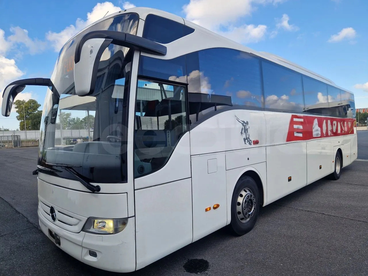 Mercedes-Benz Tourismo - Távolsági busz: 4 kép. Mercedes-Benz Tourismo - Távolsági busz: 4 kép.