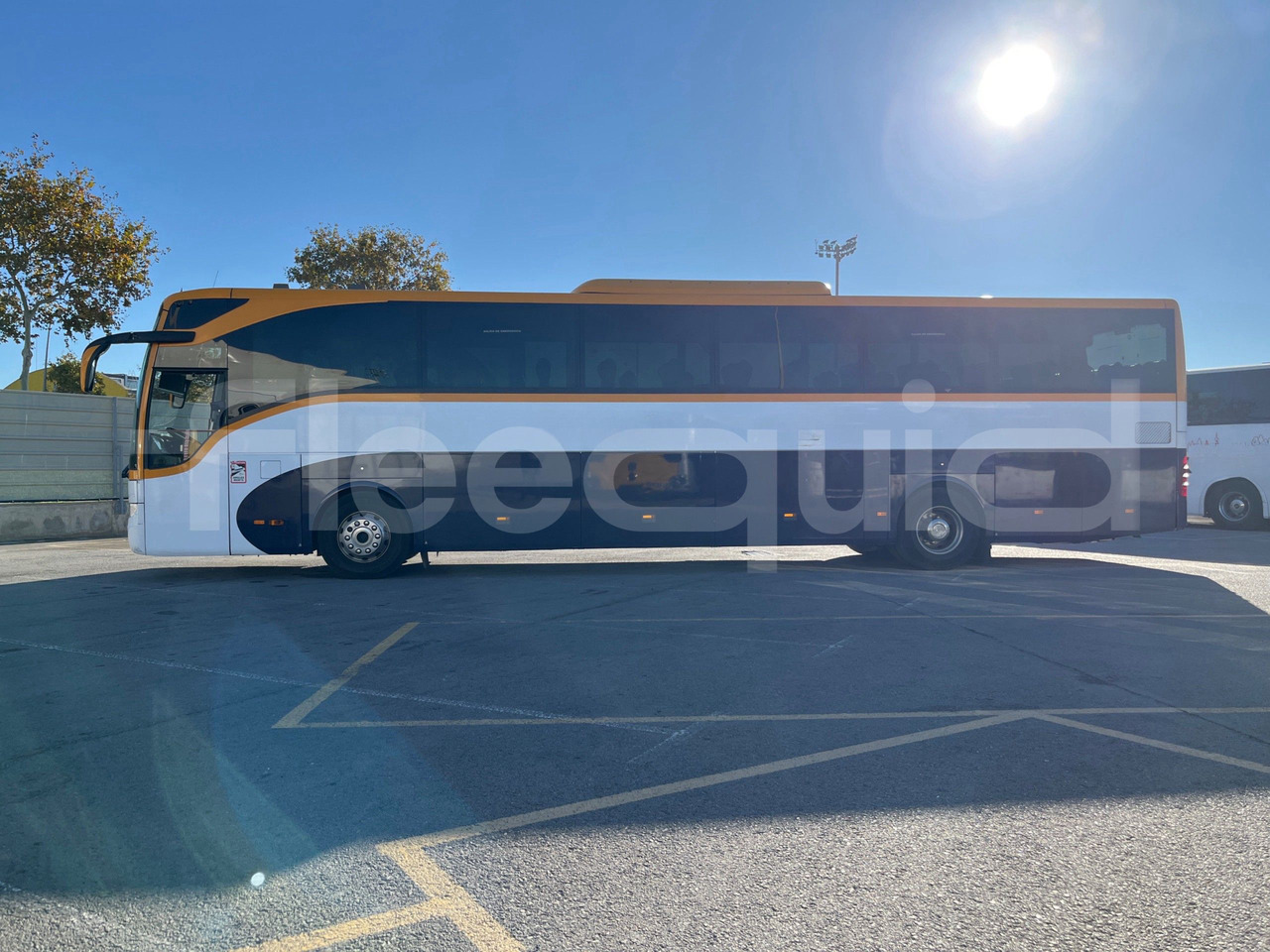 Mercedes-Benz Tourismo - Távolsági busz: 5 kép. Mercedes-Benz Tourismo - Távolsági busz: 5 kép.