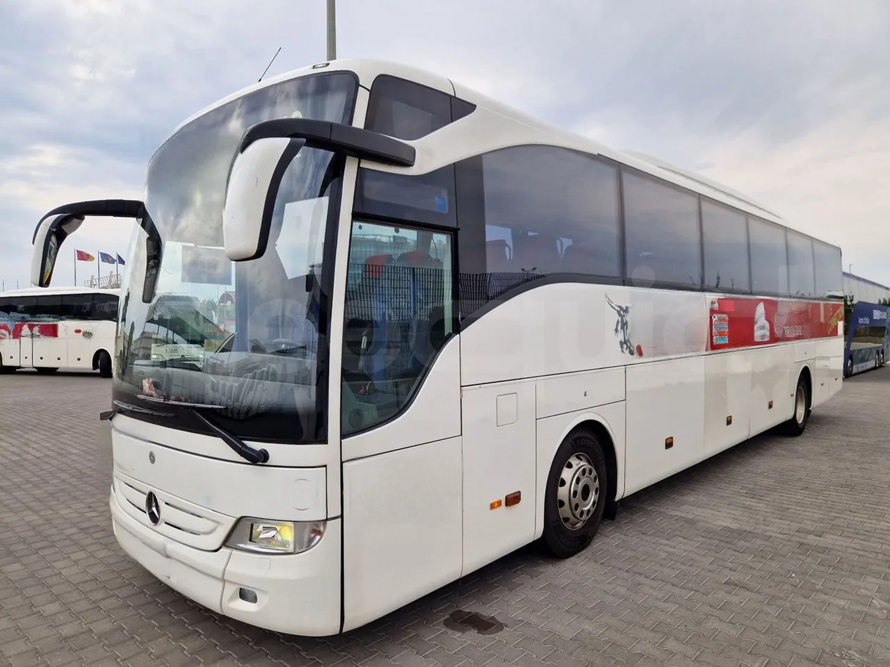 Mercedes-Benz Tourismo - Távolsági busz: 4 kép. Mercedes-Benz Tourismo - Távolsági busz: 4 kép.