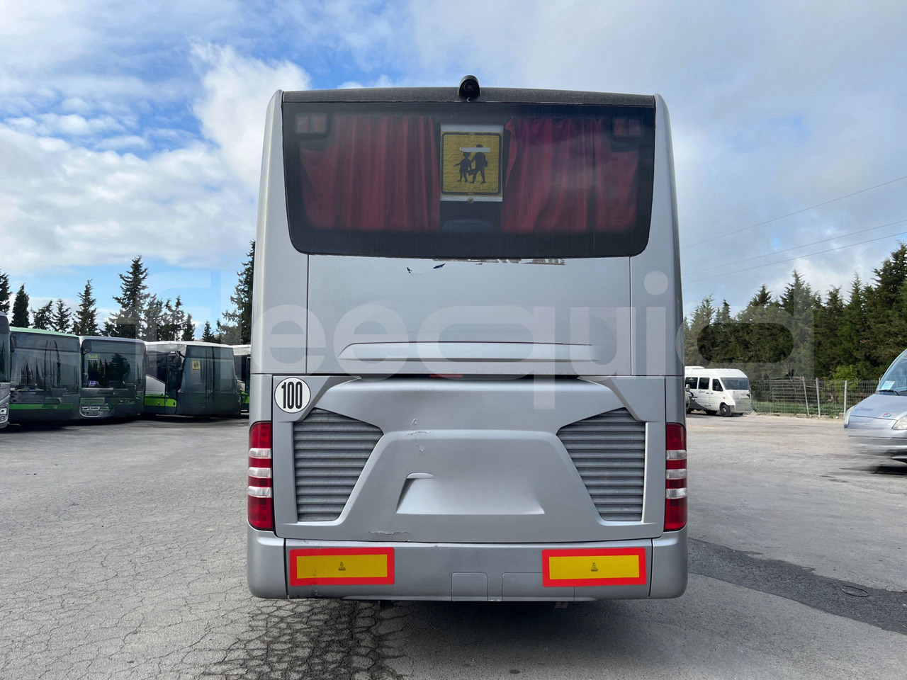 Mercedes-Benz Tourismo - Távolsági busz: 5 kép. Mercedes-Benz Tourismo - Távolsági busz: 5 kép.