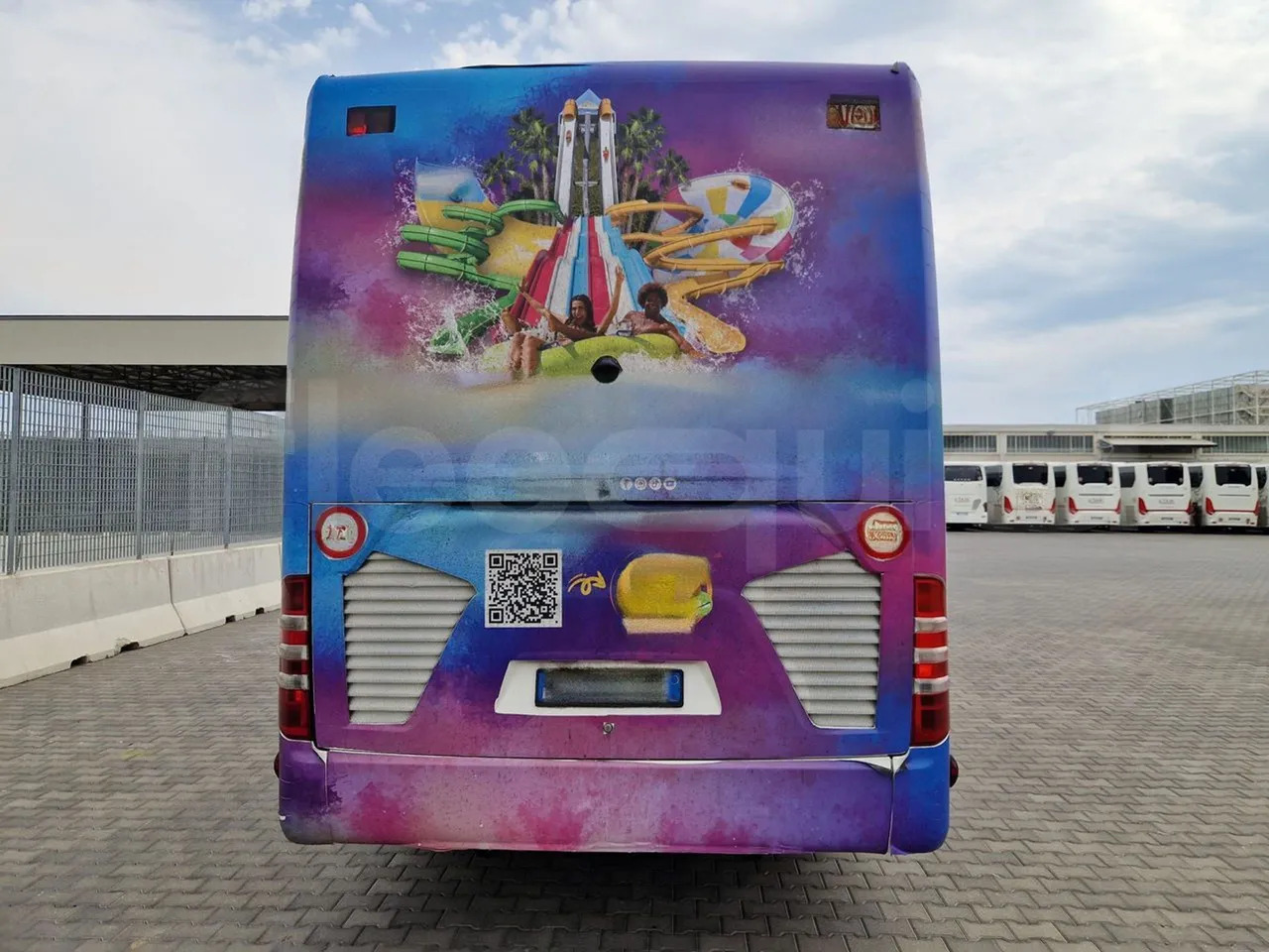 Mercedes-Benz Tourismo - Távolsági busz: 5 kép. Mercedes-Benz Tourismo - Távolsági busz: 5 kép.