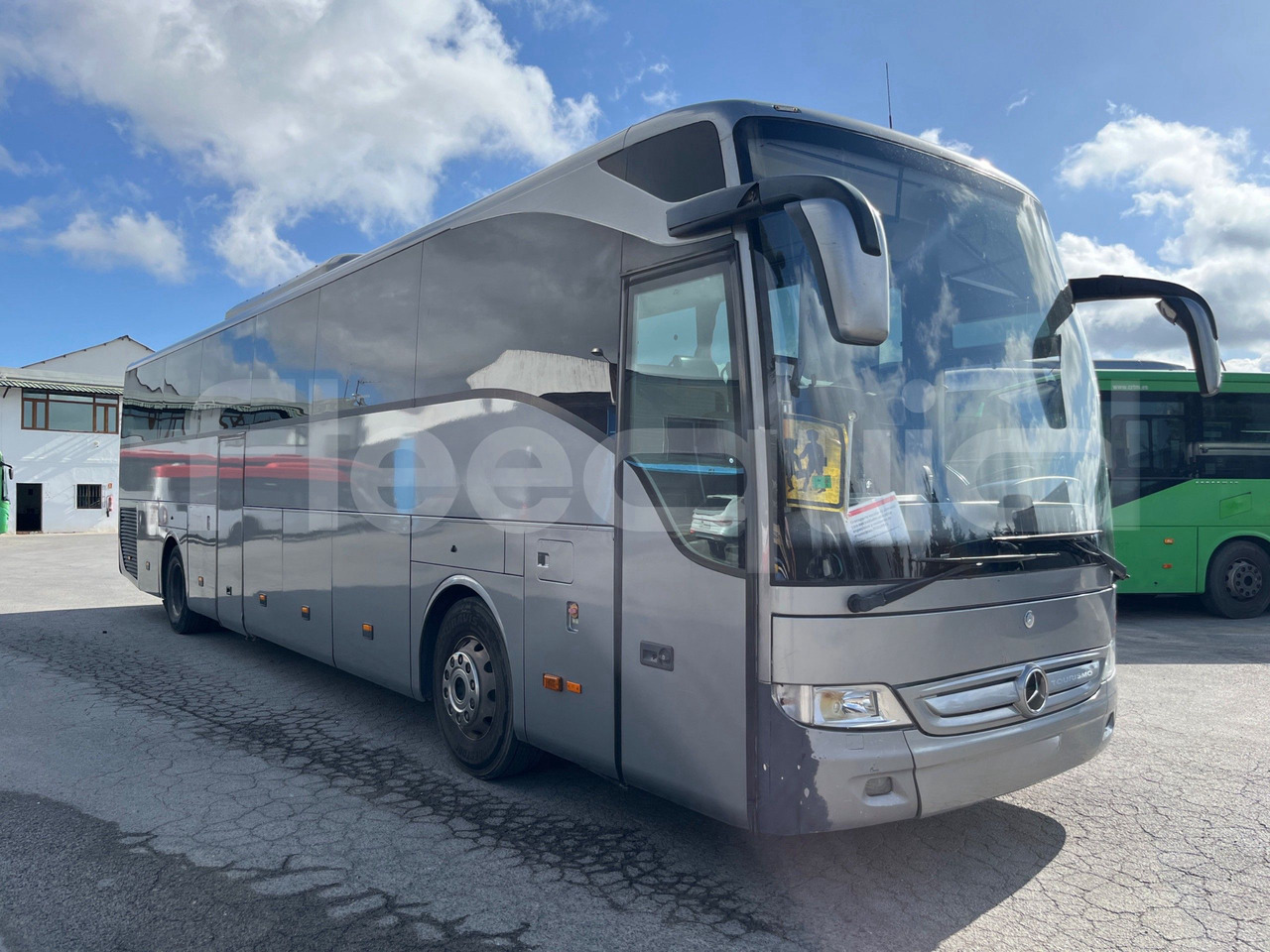 Mercedes-Benz Tourismo - Távolsági busz: 1 kép. Mercedes-Benz Tourismo - Távolsági busz: 1 kép.