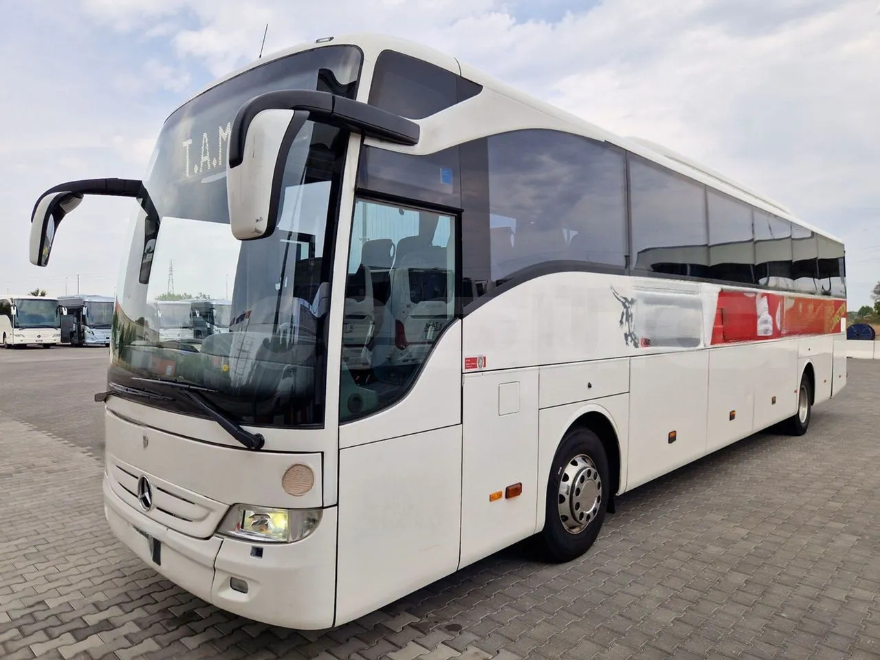 Mercedes-Benz Tourismo - Távolsági busz: 4 kép. Mercedes-Benz Tourismo - Távolsági busz: 4 kép.