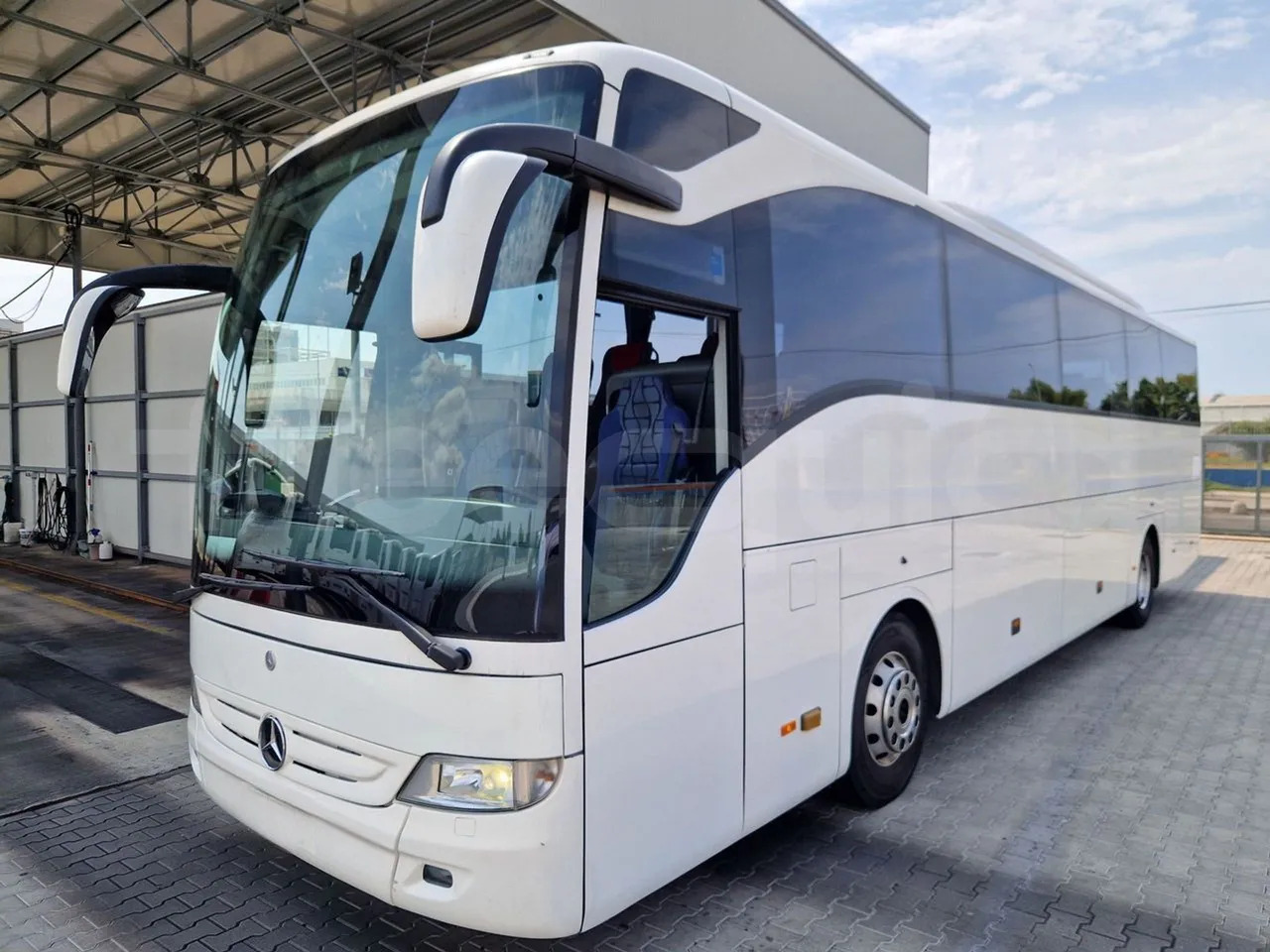 Mercedes-Benz Tourismo - Távolsági busz: 4 kép. Mercedes-Benz Tourismo - Távolsági busz: 4 kép.