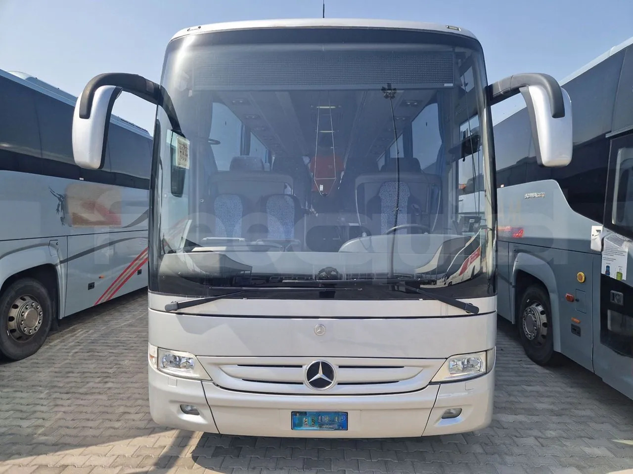 Mercedes-Benz Tourismo - Távolsági busz: 2 kép. Mercedes-Benz Tourismo - Távolsági busz: 2 kép.