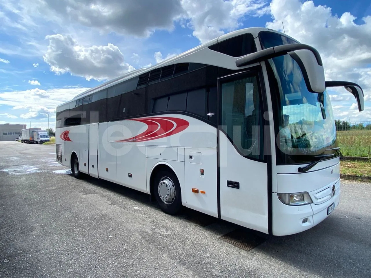 Mercedes-Benz Tourismo - Távolsági busz: 4 kép. Mercedes-Benz Tourismo - Távolsági busz: 4 kép.