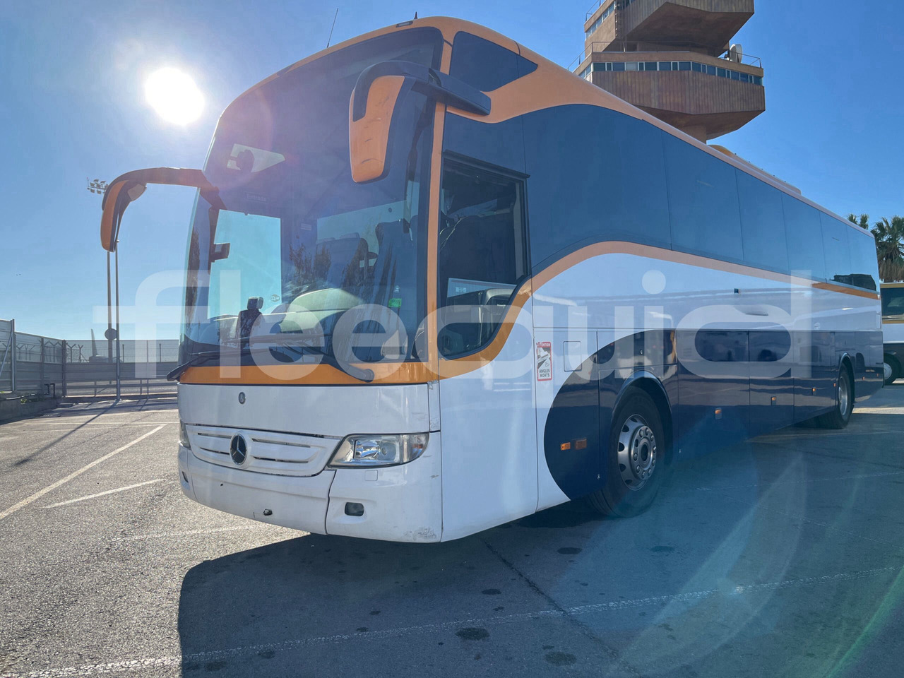 Mercedes-Benz Tourismo - Távolsági busz: 4 kép. Mercedes-Benz Tourismo - Távolsági busz: 4 kép.