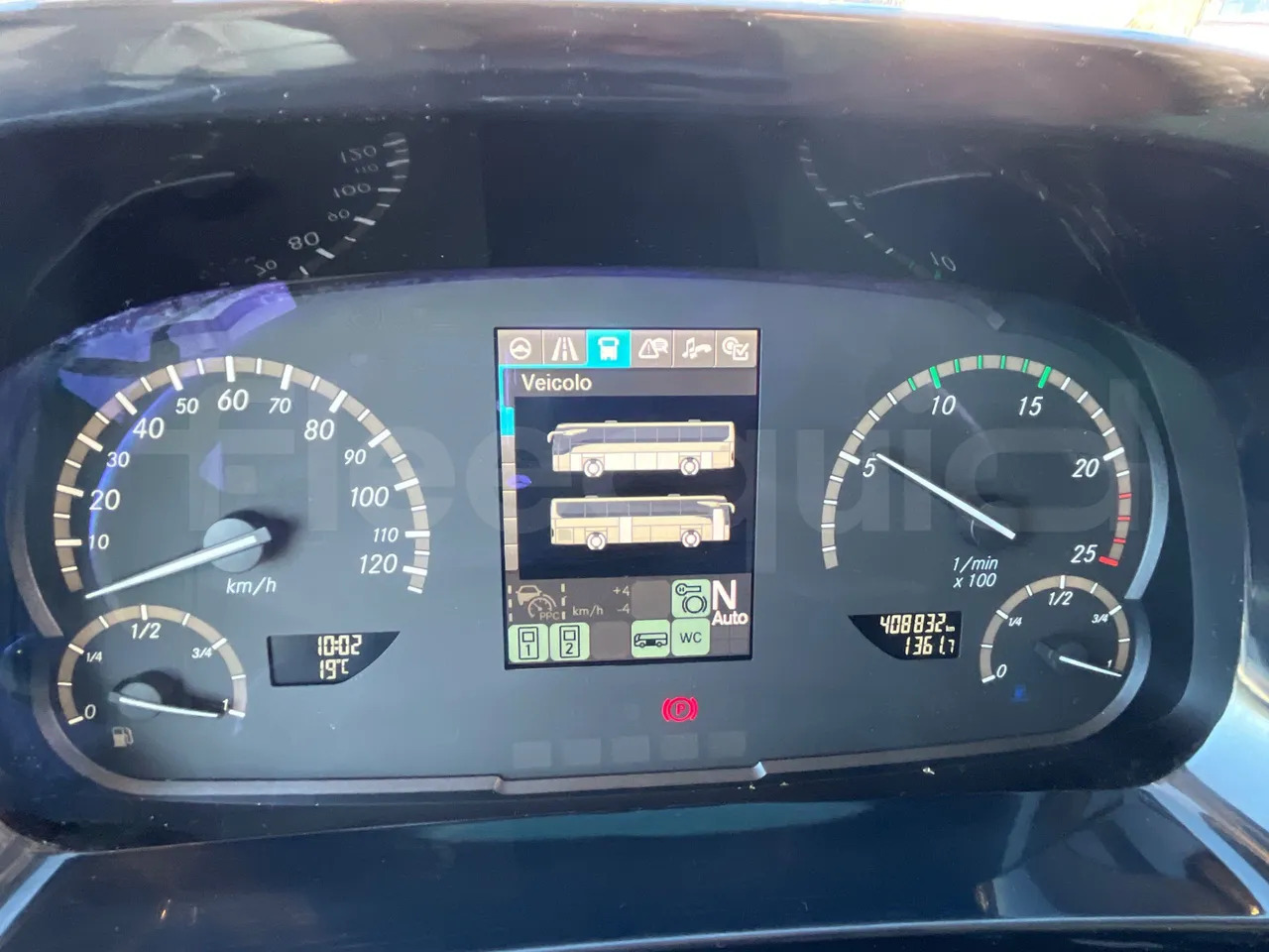 Mercedes-Benz Tourismo - Távolsági busz: 3 kép. Mercedes-Benz Tourismo - Távolsági busz: 3 kép.