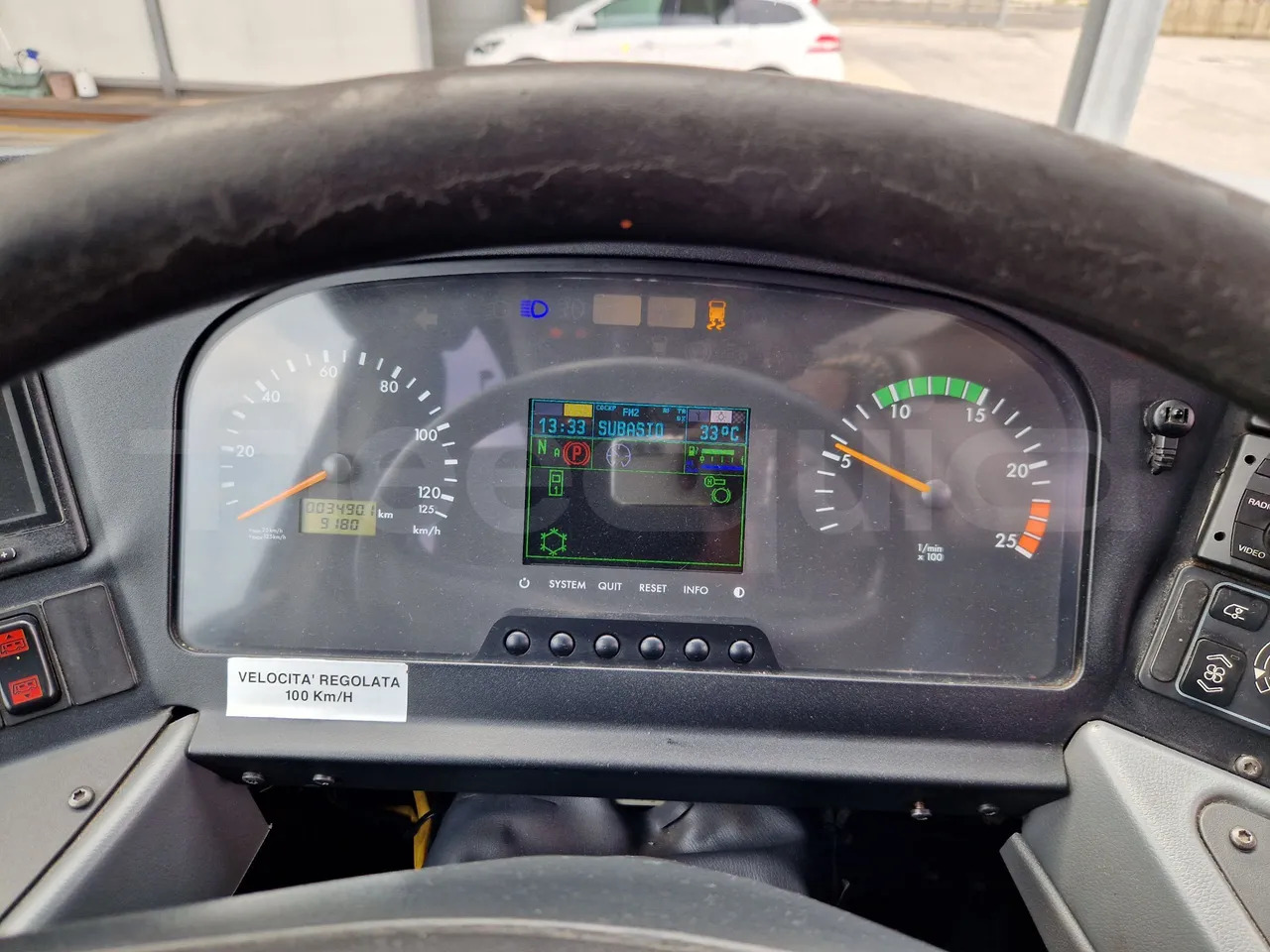 Mercedes-Benz Tourismo - Távolsági busz: 3 kép. Mercedes-Benz Tourismo - Távolsági busz: 3 kép.