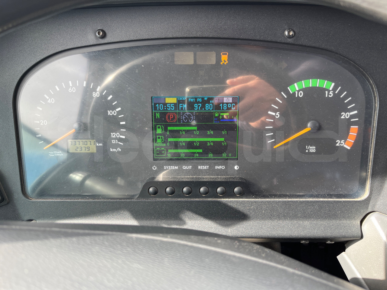 Mercedes-Benz Tourismo - Távolsági busz: 3 kép. Mercedes-Benz Tourismo - Távolsági busz: 3 kép.