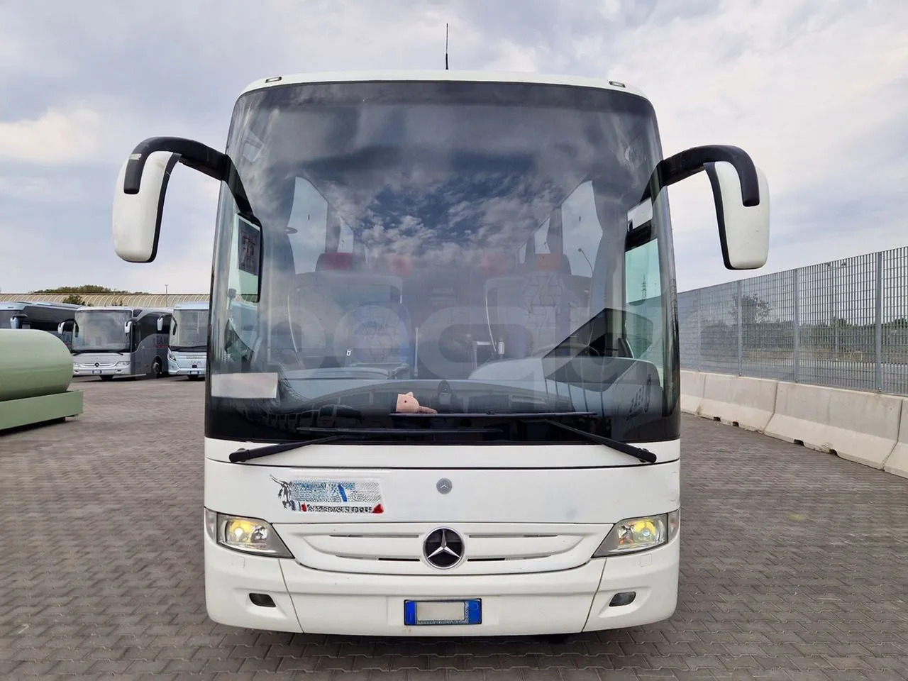 Mercedes-Benz Tourismo - Távolsági busz: 2 kép. Mercedes-Benz Tourismo - Távolsági busz: 2 kép.