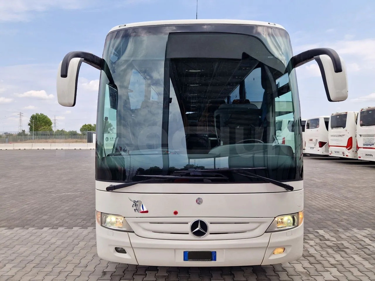 Mercedes-Benz Tourismo - Távolsági busz: 2 kép. Mercedes-Benz Tourismo - Távolsági busz: 2 kép.