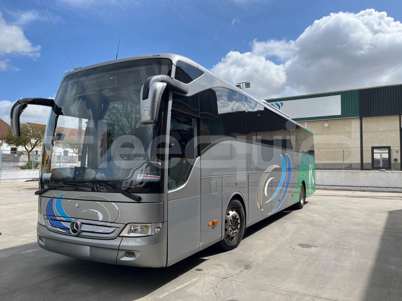 Mercedes-Benz Tourismo - Távolsági busz: 4 kép. Mercedes-Benz Tourismo - Távolsági busz: 4 kép.