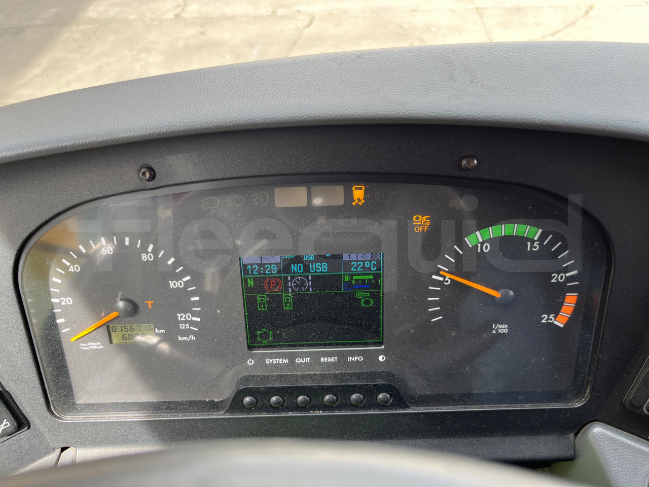 Mercedes-Benz Tourismo - Távolsági busz: 3 kép. Mercedes-Benz Tourismo - Távolsági busz: 3 kép.