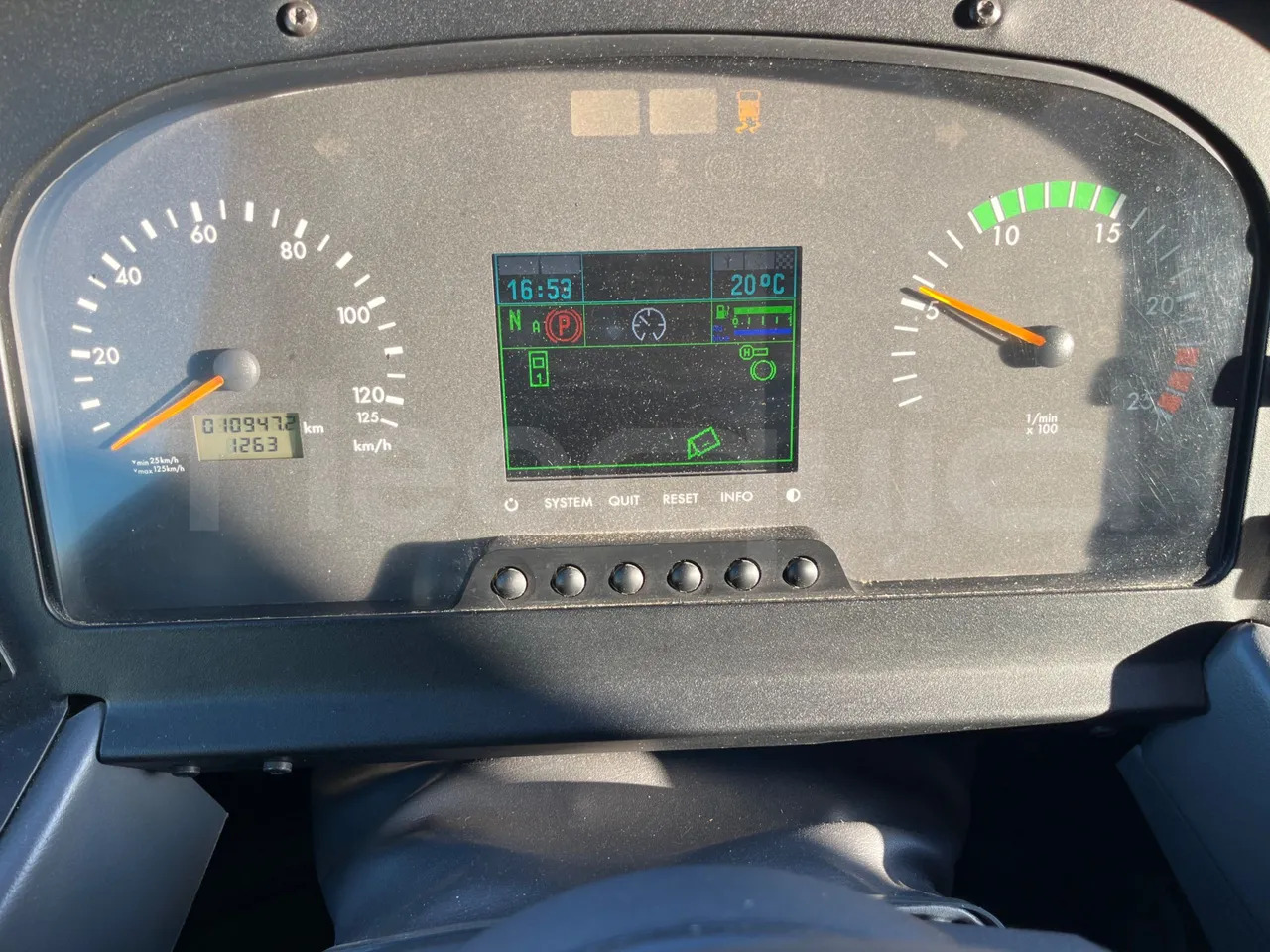 Mercedes-Benz Tourismo - Távolsági busz: 3 kép. Mercedes-Benz Tourismo - Távolsági busz: 3 kép.