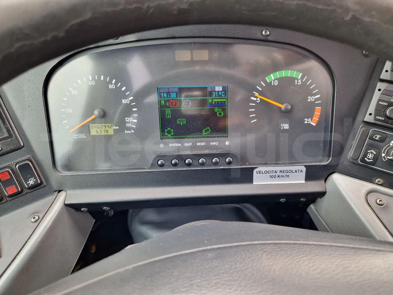 Mercedes-Benz Tourismo - Távolsági busz: 3 kép. Mercedes-Benz Tourismo - Távolsági busz: 3 kép.