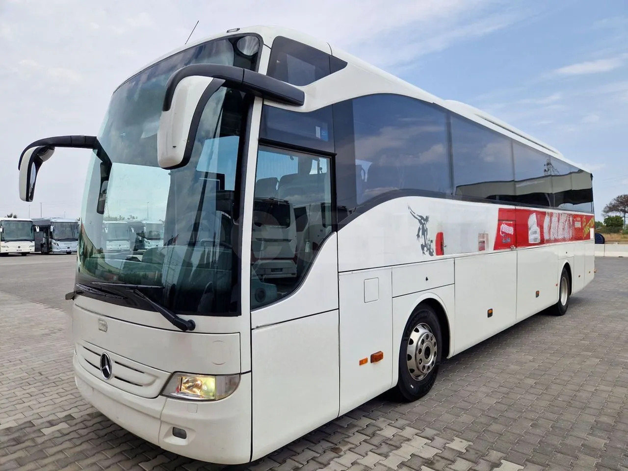 Mercedes-Benz Tourismo - Távolsági busz: 4 kép. Mercedes-Benz Tourismo - Távolsági busz: 4 kép.
