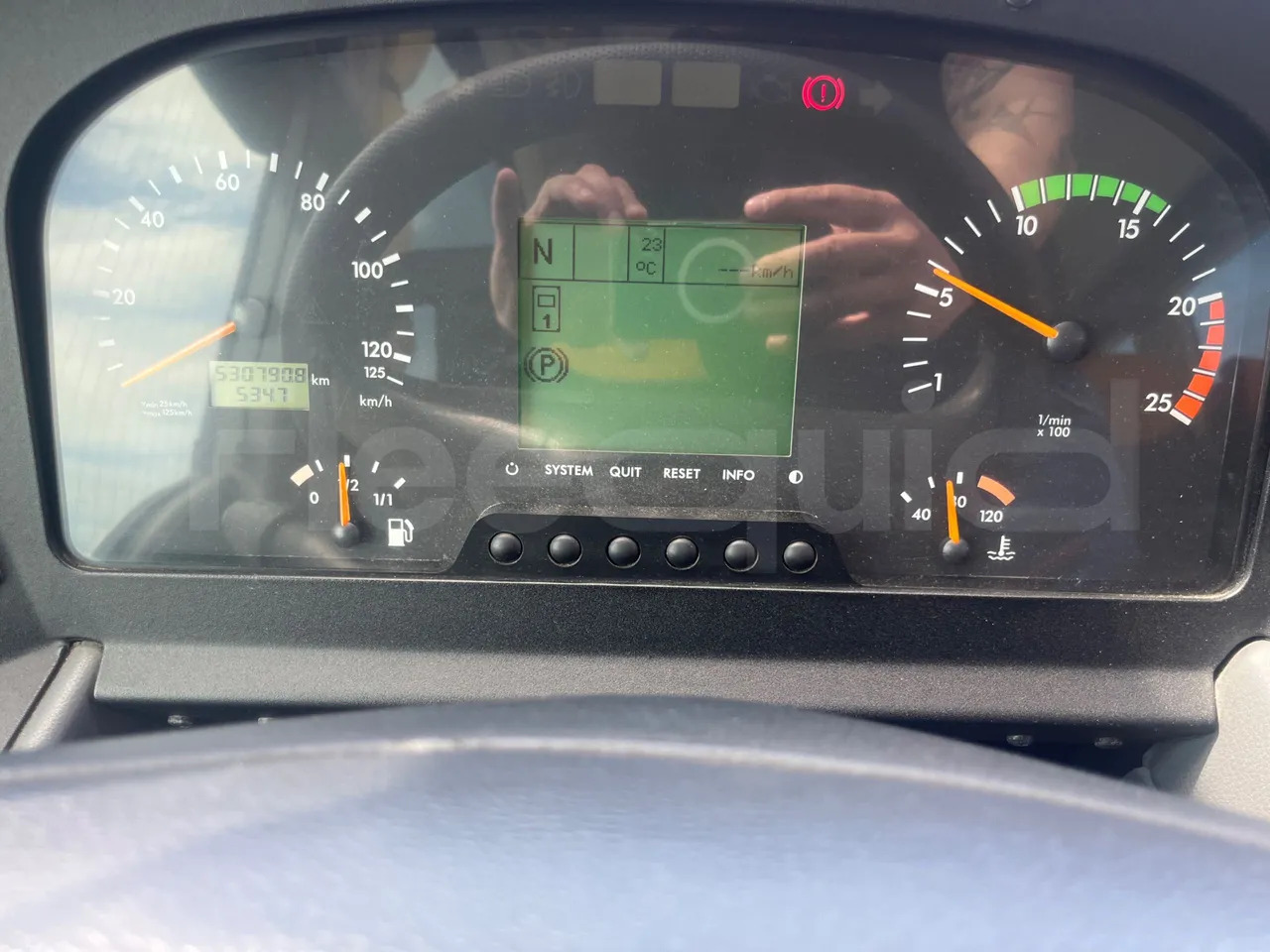 Mercedes-Benz Tourismo - Távolsági busz: 2 kép. Mercedes-Benz Tourismo - Távolsági busz: 2 kép.