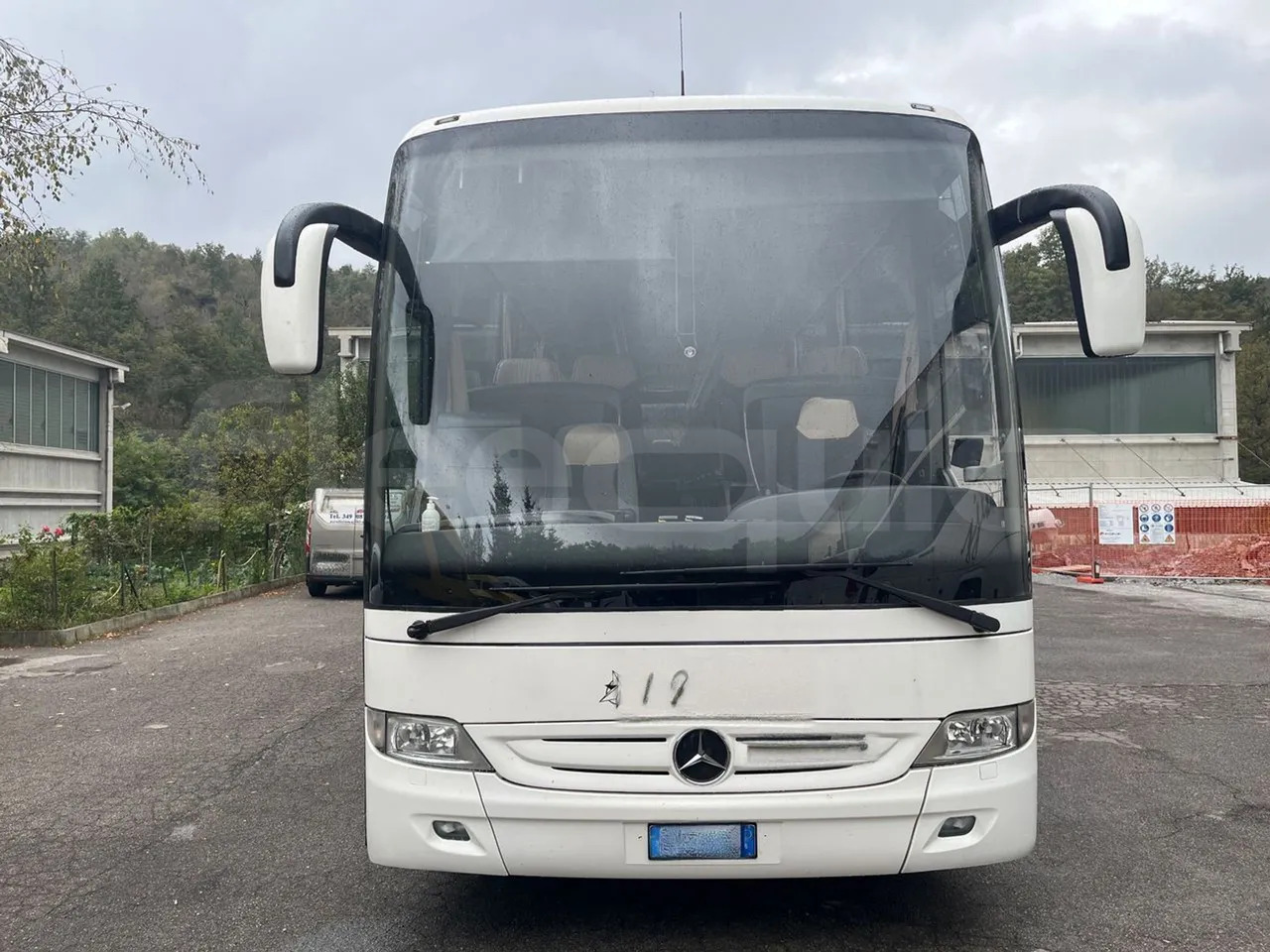 Mercedes-Benz Tourismo - Távolsági busz: 2 kép. Mercedes-Benz Tourismo - Távolsági busz: 2 kép.