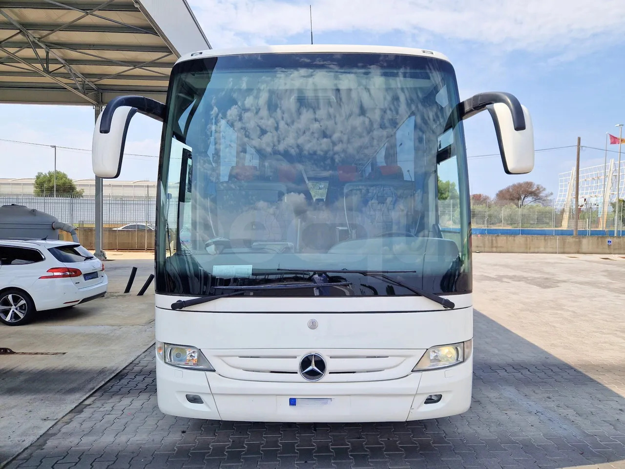 Mercedes-Benz Tourismo - Távolsági busz: 2 kép. Mercedes-Benz Tourismo - Távolsági busz: 2 kép.