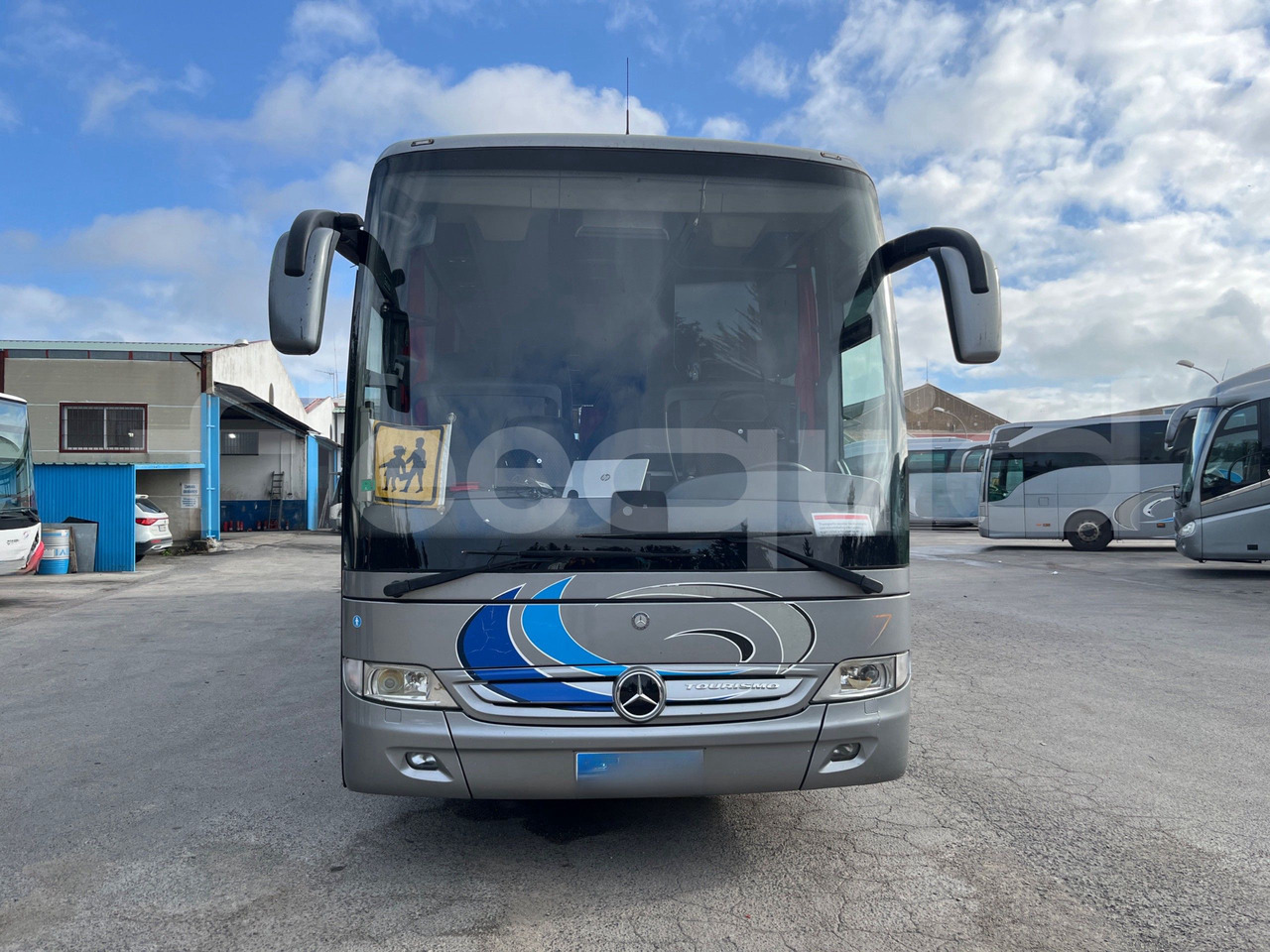 Mercedes-Benz Tourismo - Távolsági busz: 2 kép. Mercedes-Benz Tourismo - Távolsági busz: 2 kép.