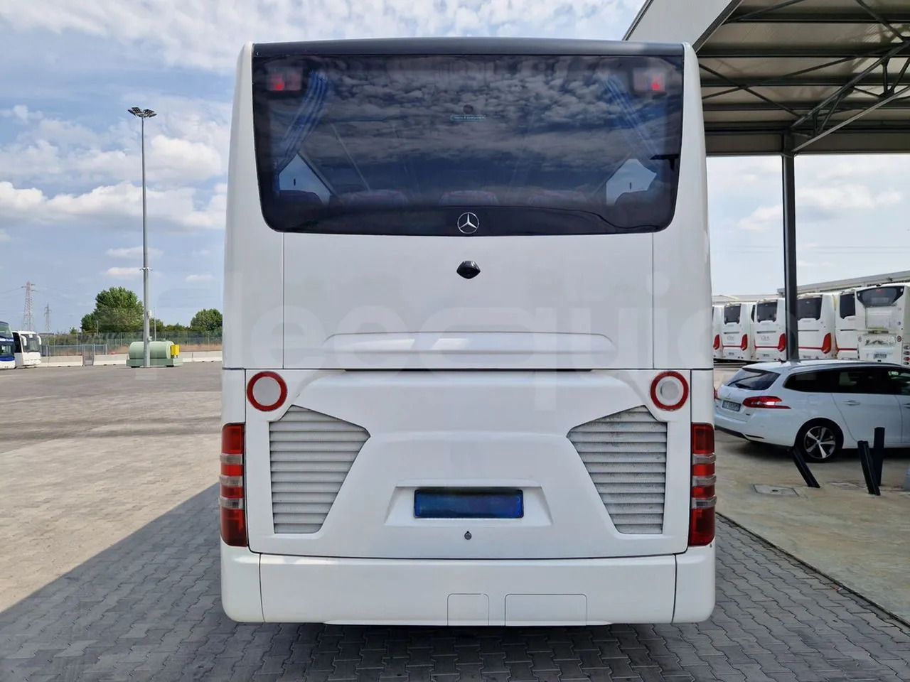 Mercedes-Benz Tourismo - Távolsági busz: 5 kép. Mercedes-Benz Tourismo - Távolsági busz: 5 kép.
