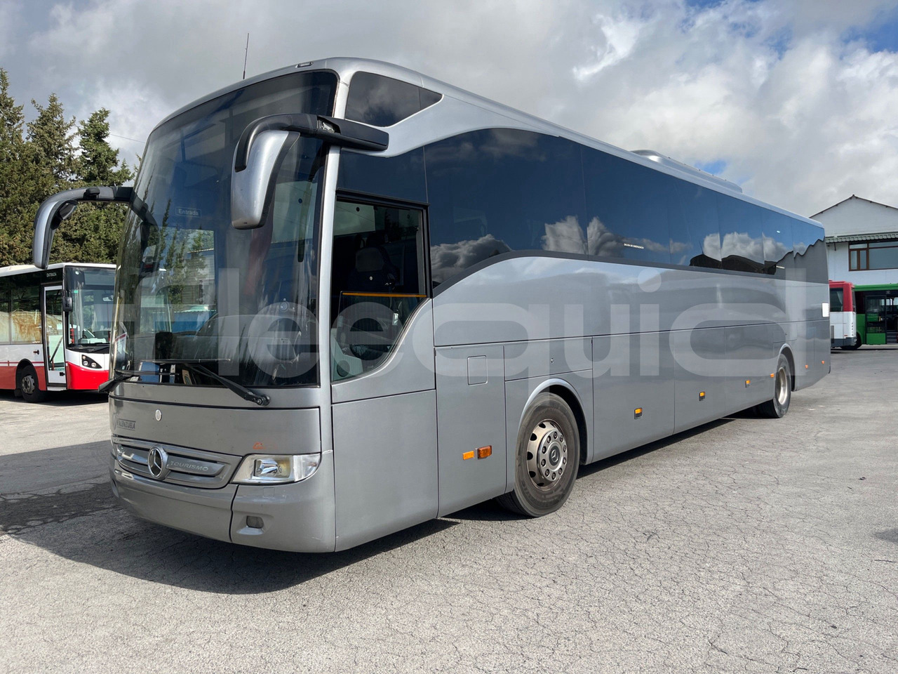 Mercedes-Benz Tourismo - Távolsági busz: 4 kép. Mercedes-Benz Tourismo - Távolsági busz: 4 kép.