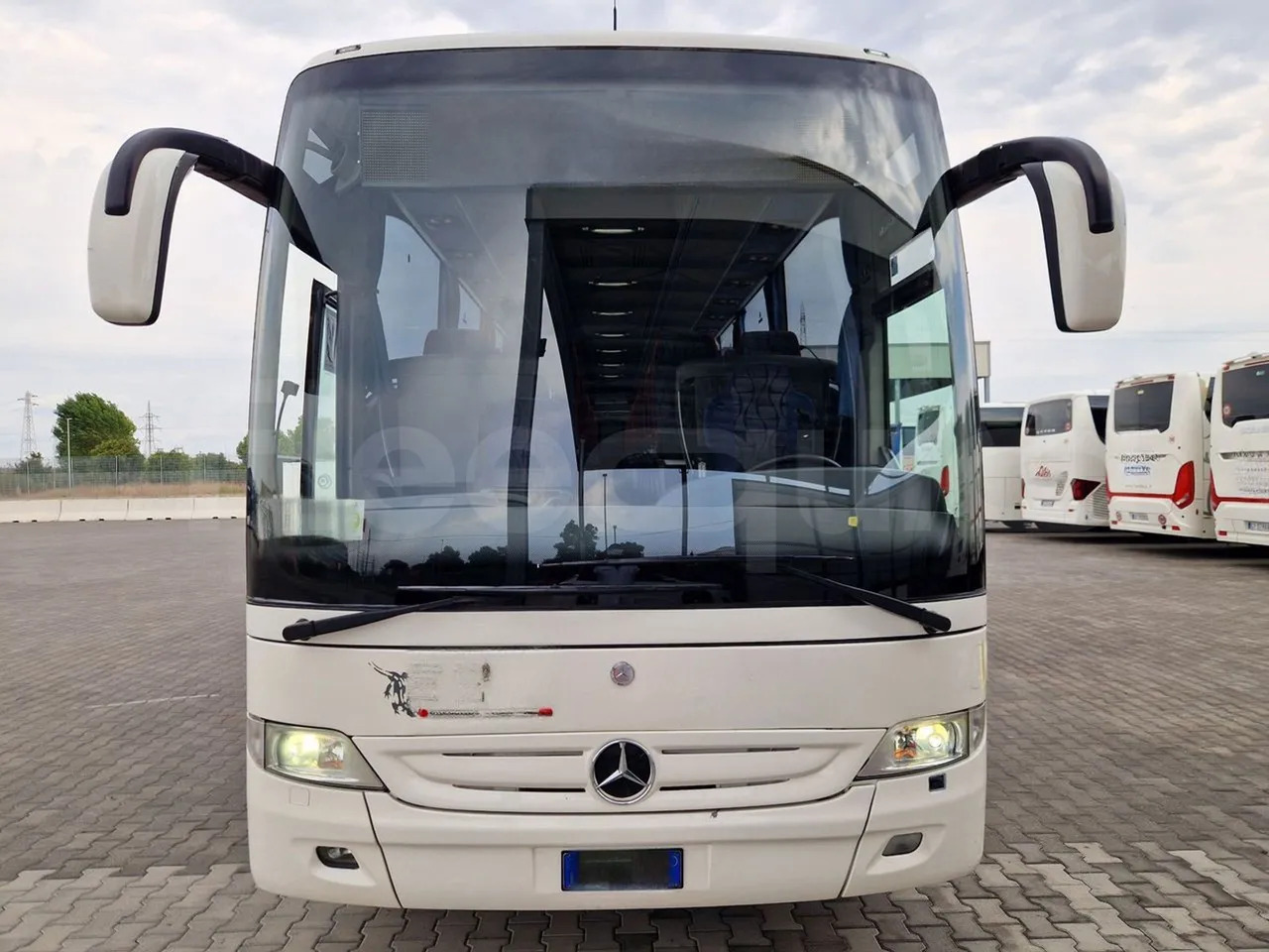 Mercedes-Benz Tourismo - Távolsági busz: 2 kép. Mercedes-Benz Tourismo - Távolsági busz: 2 kép.