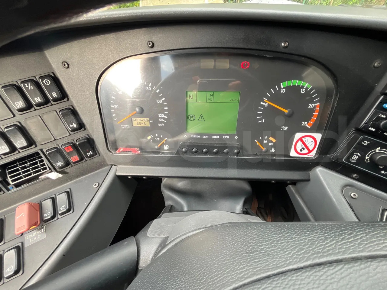 Mercedes-Benz Tourismo - Távolsági busz: 3 kép. Mercedes-Benz Tourismo - Távolsági busz: 3 kép.