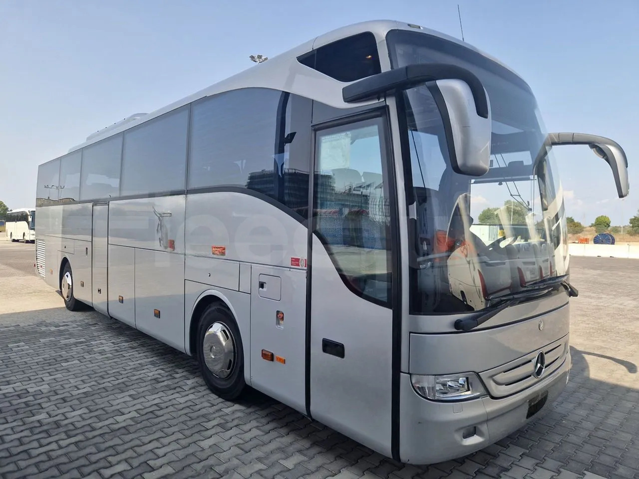 Mercedes-Benz Tourismo - Távolsági busz: 1 kép. Mercedes-Benz Tourismo - Távolsági busz: 1 kép.