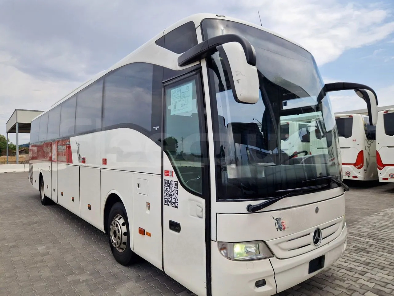 Mercedes-Benz Tourismo - Távolsági busz: 1 kép. Mercedes-Benz Tourismo - Távolsági busz: 1 kép.