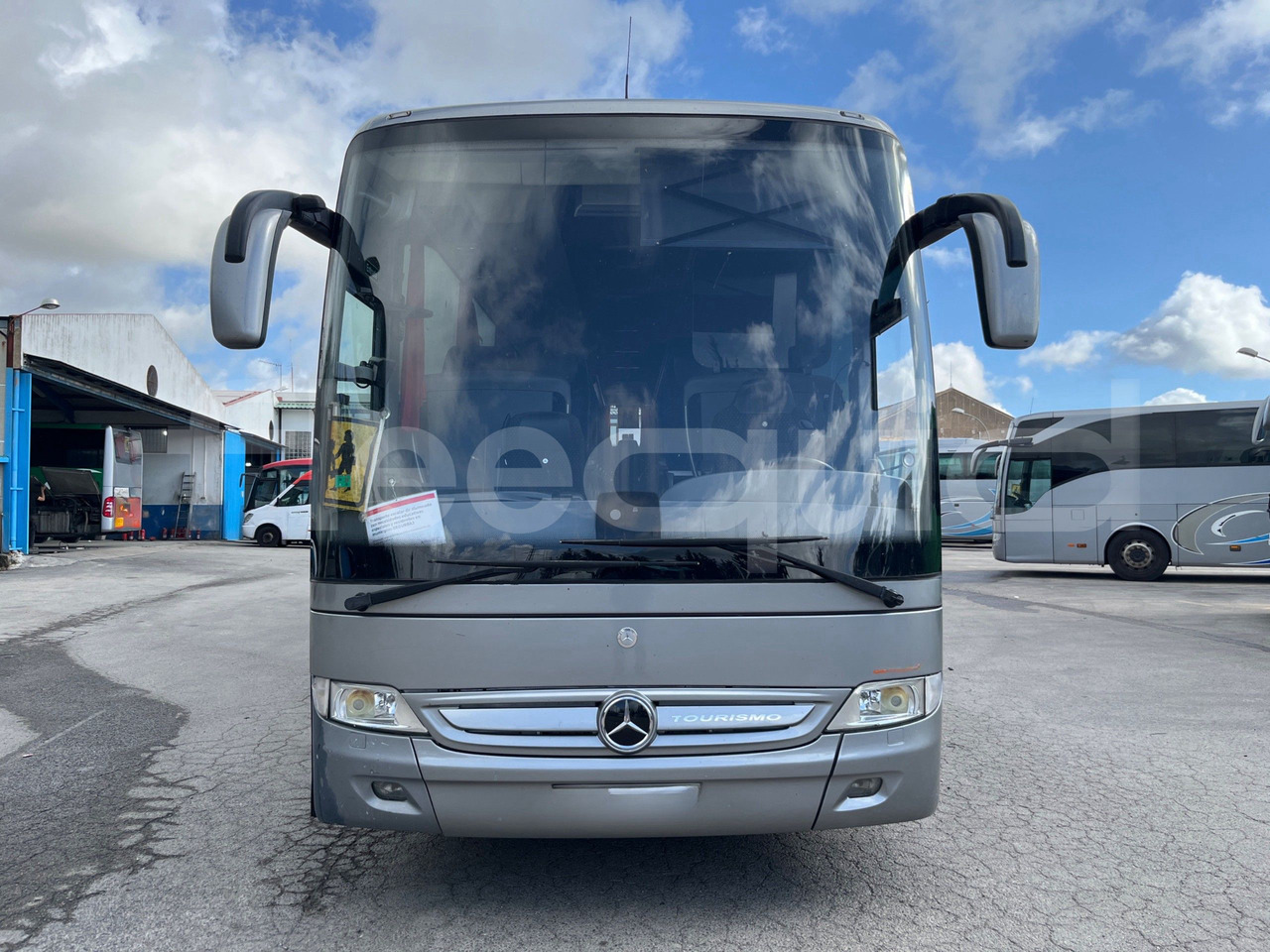 Mercedes-Benz Tourismo - Távolsági busz: 2 kép. Mercedes-Benz Tourismo - Távolsági busz: 2 kép.
