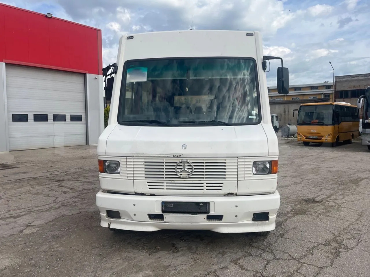 Mercedes-Benz Vario - Minibusz, Kisbusz: 1 kép. Mercedes-Benz Vario - Minibusz, Kisbusz: 1 kép.