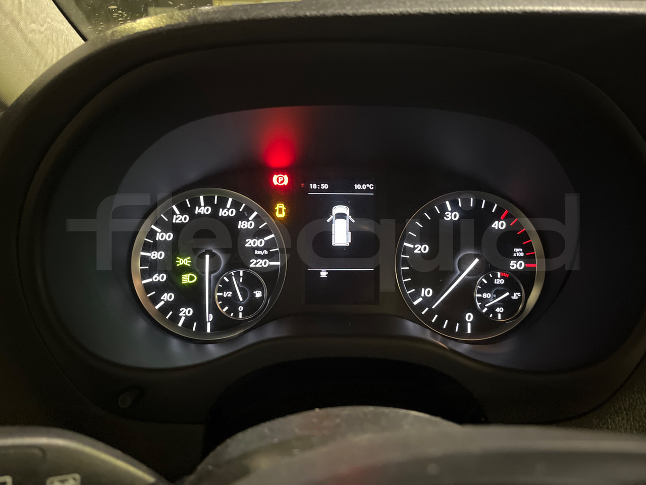 Mercedes-Benz Vito Tourer - Távolsági busz: 3 kép. Mercedes-Benz Vito Tourer - Távolsági busz: 3 kép.