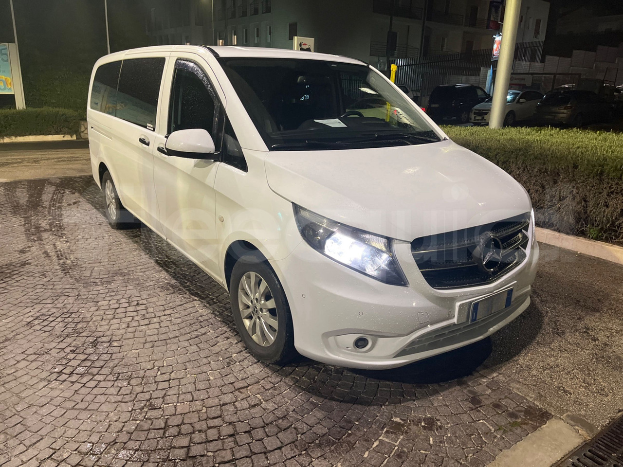 Mercedes-Benz Vito Tourer - Távolsági busz: 1 kép. Mercedes-Benz Vito Tourer - Távolsági busz: 1 kép.