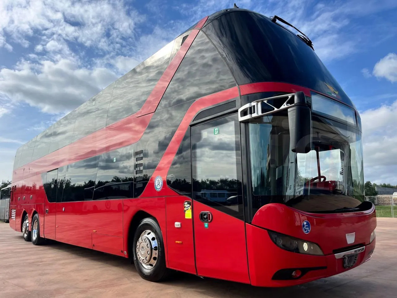 Neoplan Skyliner - Távolsági busz: 1 kép. Neoplan Skyliner - Távolsági busz: 1 kép.