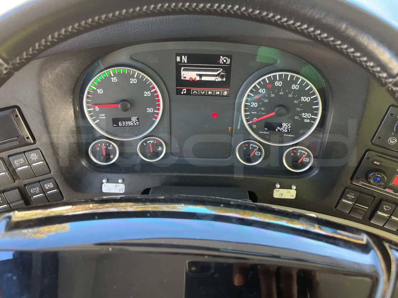 Neoplan Skyliner - Távolsági busz: 3 kép. Neoplan Skyliner - Távolsági busz: 3 kép.