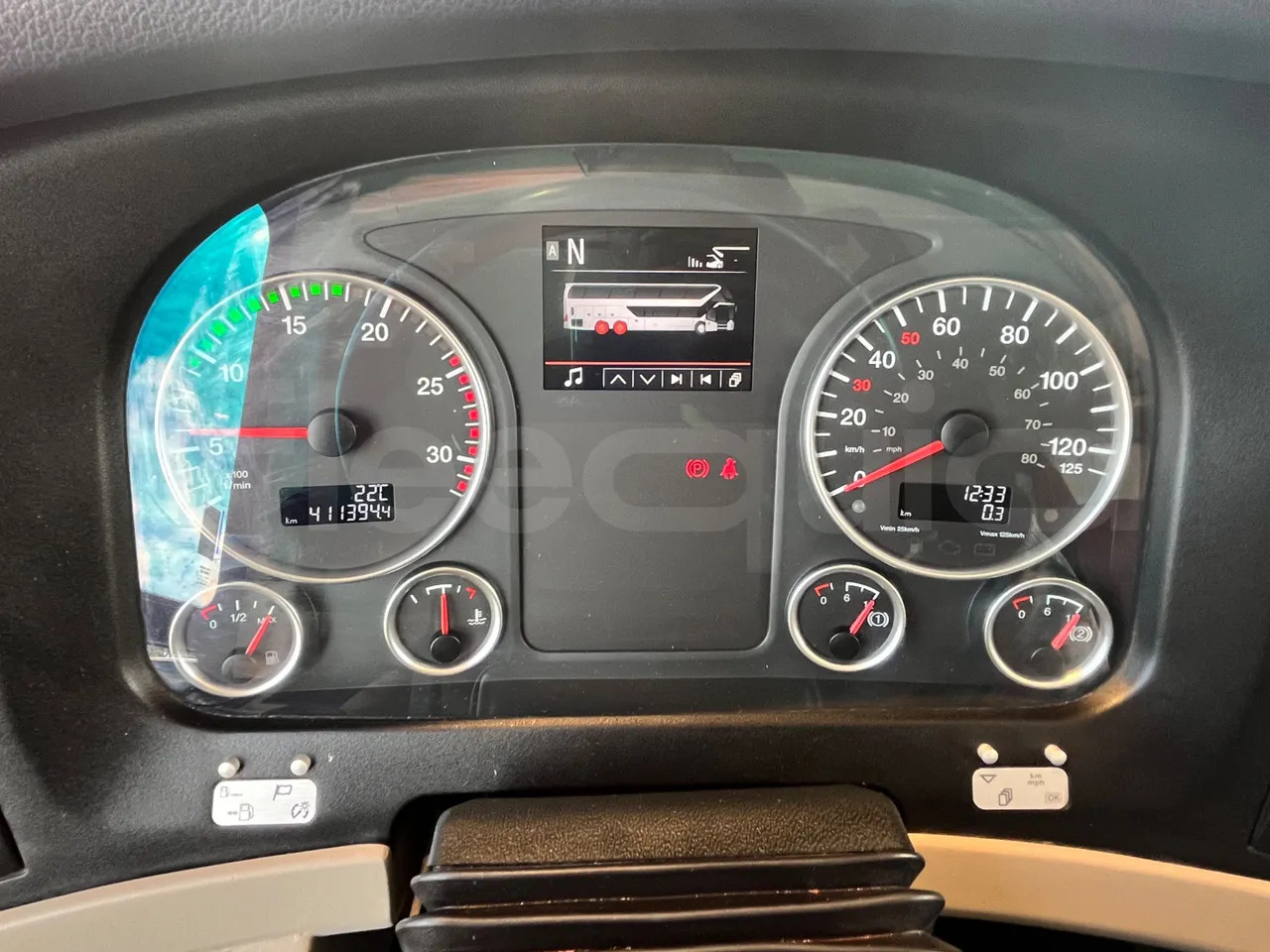 Neoplan Skyliner - Távolsági busz: 3 kép. Neoplan Skyliner - Távolsági busz: 3 kép.